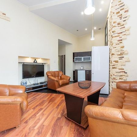Comfortable Apartment On Mikhaylovskiy Lane Киев Екстериор снимка