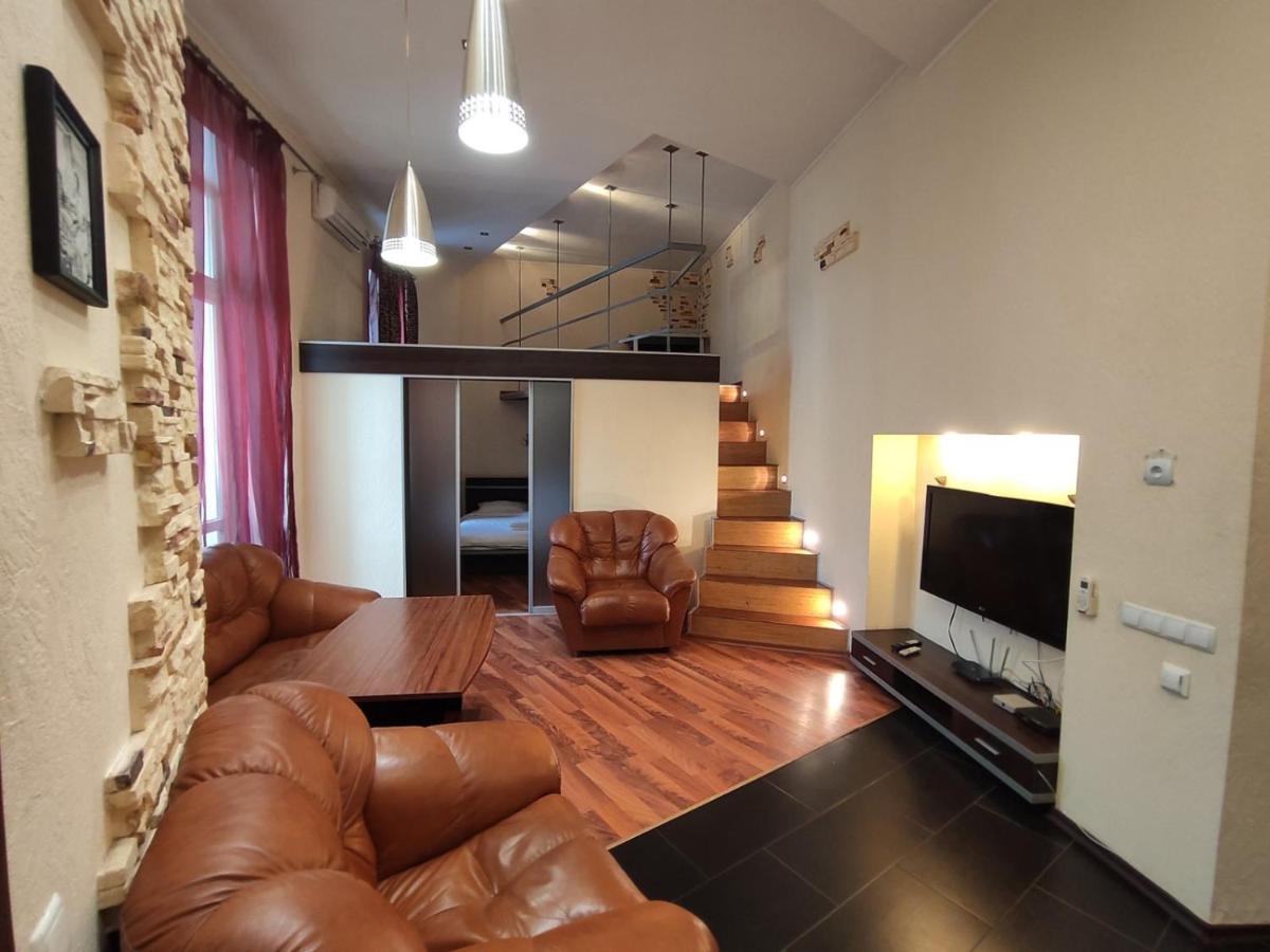 Comfortable Apartment On Mikhaylovskiy Lane Киев Екстериор снимка