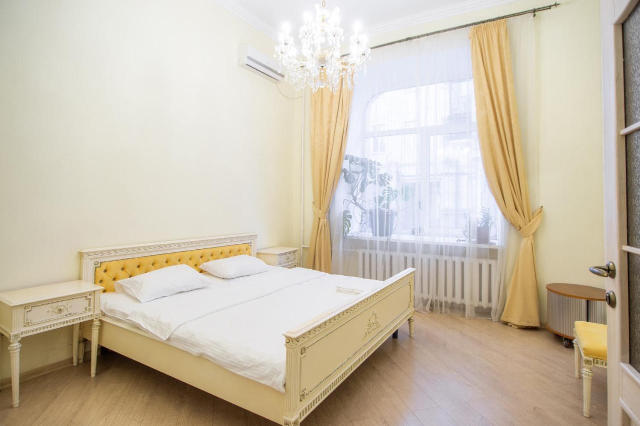 Comfortable Apartment On Mikhaylovskiy Lane Киев Екстериор снимка