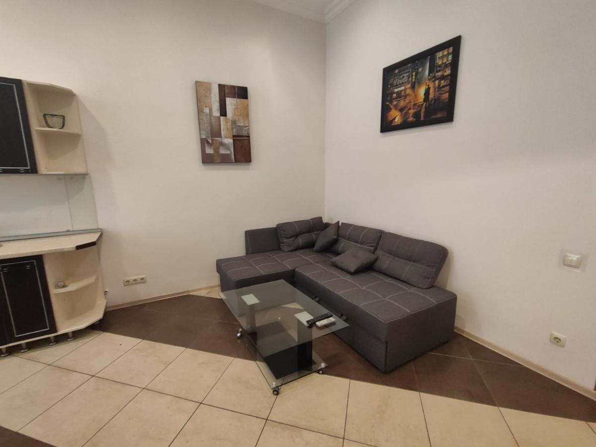 Comfortable Apartment On Mikhaylovskiy Lane Киев Екстериор снимка