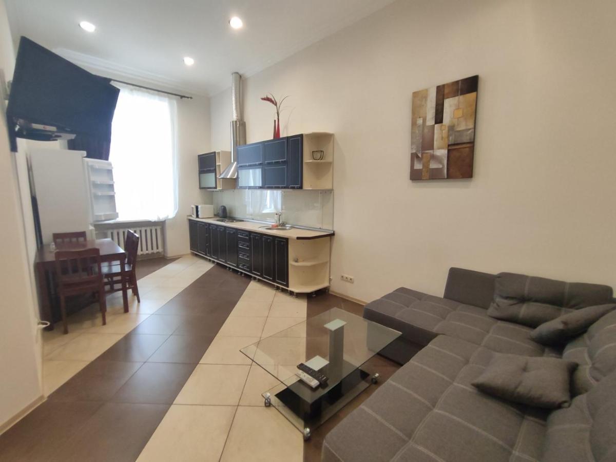 Comfortable Apartment On Mikhaylovskiy Lane Киев Екстериор снимка