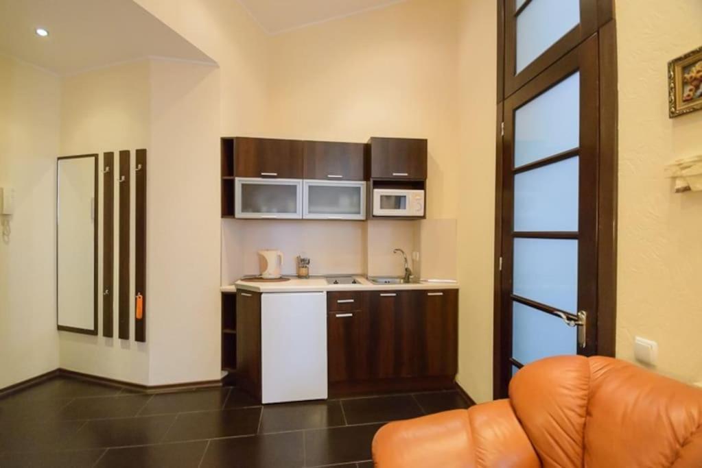 Comfortable Apartment On Mikhaylovskiy Lane Киев Екстериор снимка