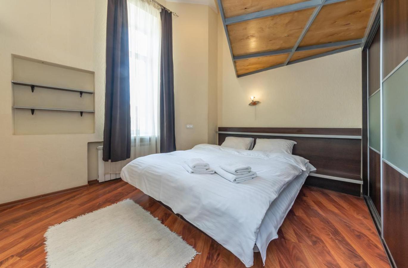 Comfortable Apartment On Mikhaylovskiy Lane Киев Екстериор снимка