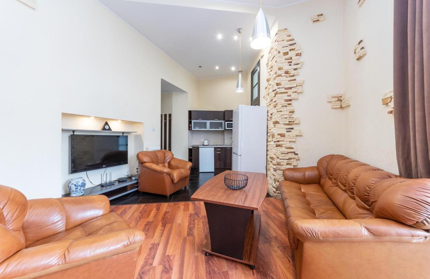 Comfortable Apartment On Mikhaylovskiy Lane Киев Екстериор снимка