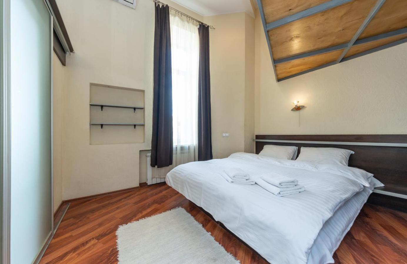 Comfortable Apartment On Mikhaylovskiy Lane Киев Екстериор снимка
