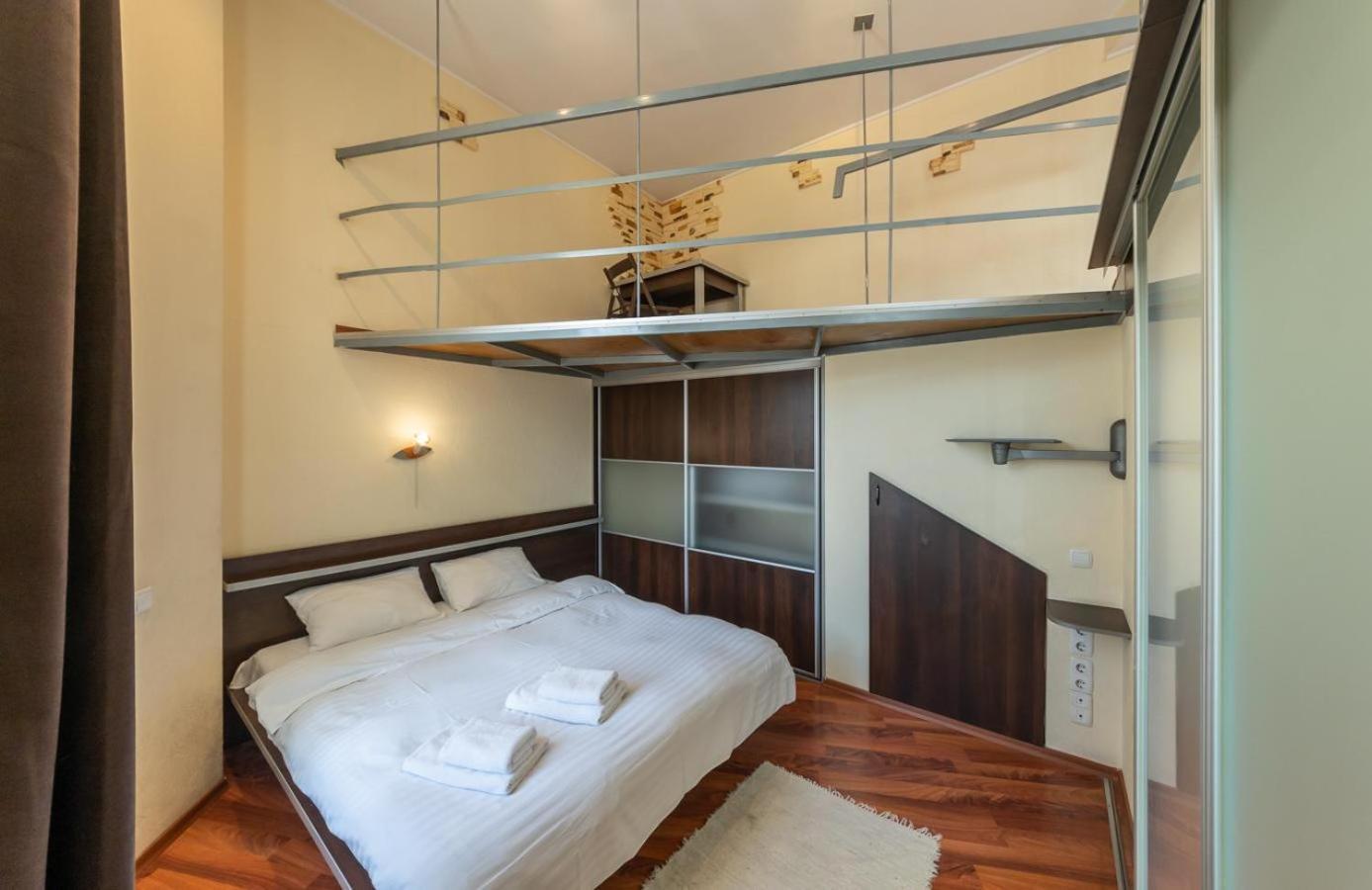 Comfortable Apartment On Mikhaylovskiy Lane Киев Екстериор снимка