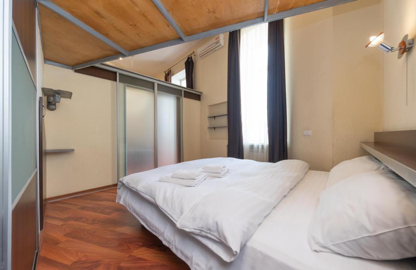 Comfortable Apartment On Mikhaylovskiy Lane Киев Екстериор снимка