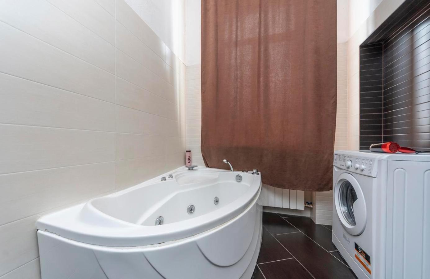 Comfortable Apartment On Mikhaylovskiy Lane Киев Екстериор снимка