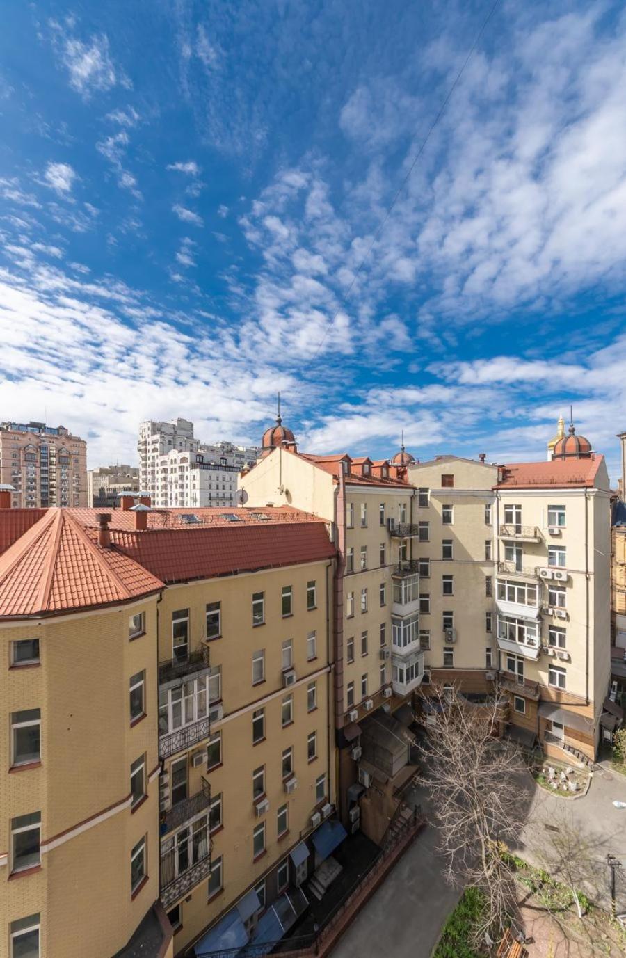 Comfortable Apartment On Mikhaylovskiy Lane Киев Екстериор снимка