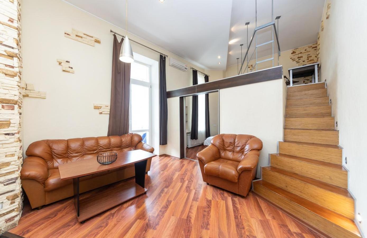 Comfortable Apartment On Mikhaylovskiy Lane Киев Екстериор снимка