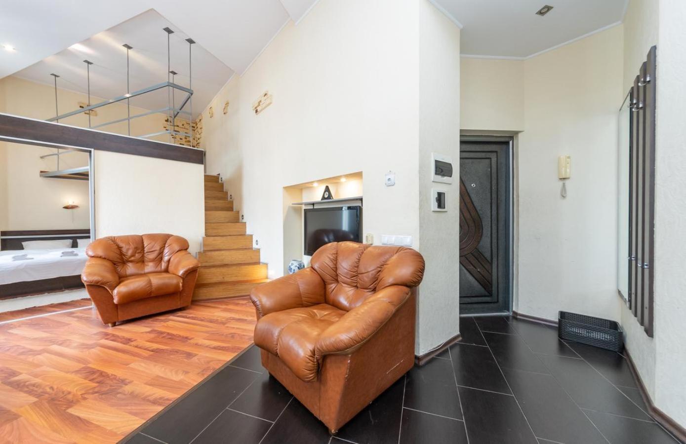 Comfortable Apartment On Mikhaylovskiy Lane Киев Екстериор снимка