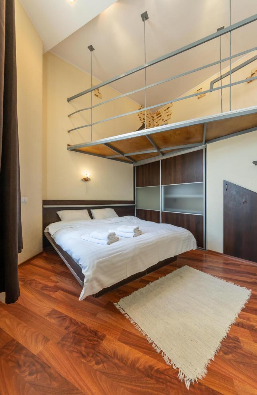 Comfortable Apartment On Mikhaylovskiy Lane Киев Екстериор снимка