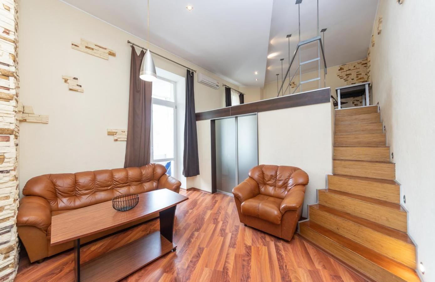 Comfortable Apartment On Mikhaylovskiy Lane Киев Екстериор снимка
