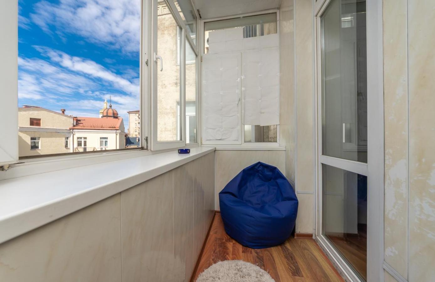 Comfortable Apartment On Mikhaylovskiy Lane Киев Екстериор снимка