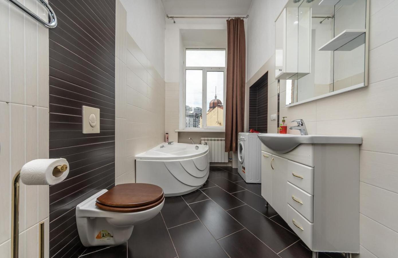 Comfortable Apartment On Mikhaylovskiy Lane Киев Екстериор снимка