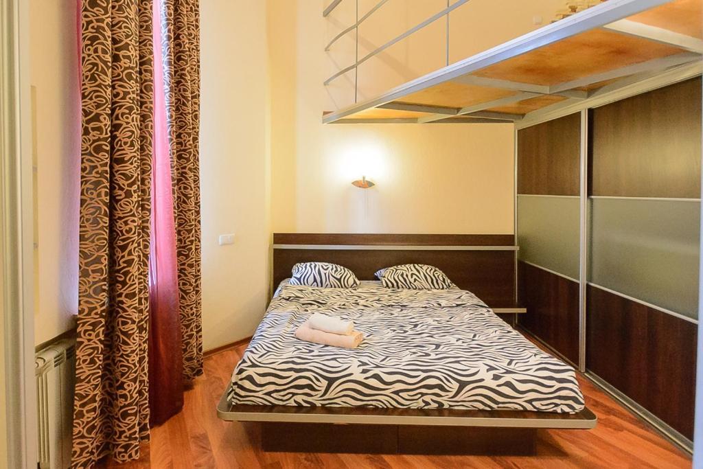 Comfortable Apartment On Mikhaylovskiy Lane Киев Екстериор снимка